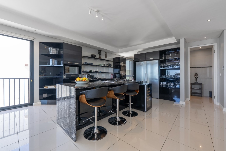 To Let 4 Bedroom Property for Rent in Fresnaye Western Cape